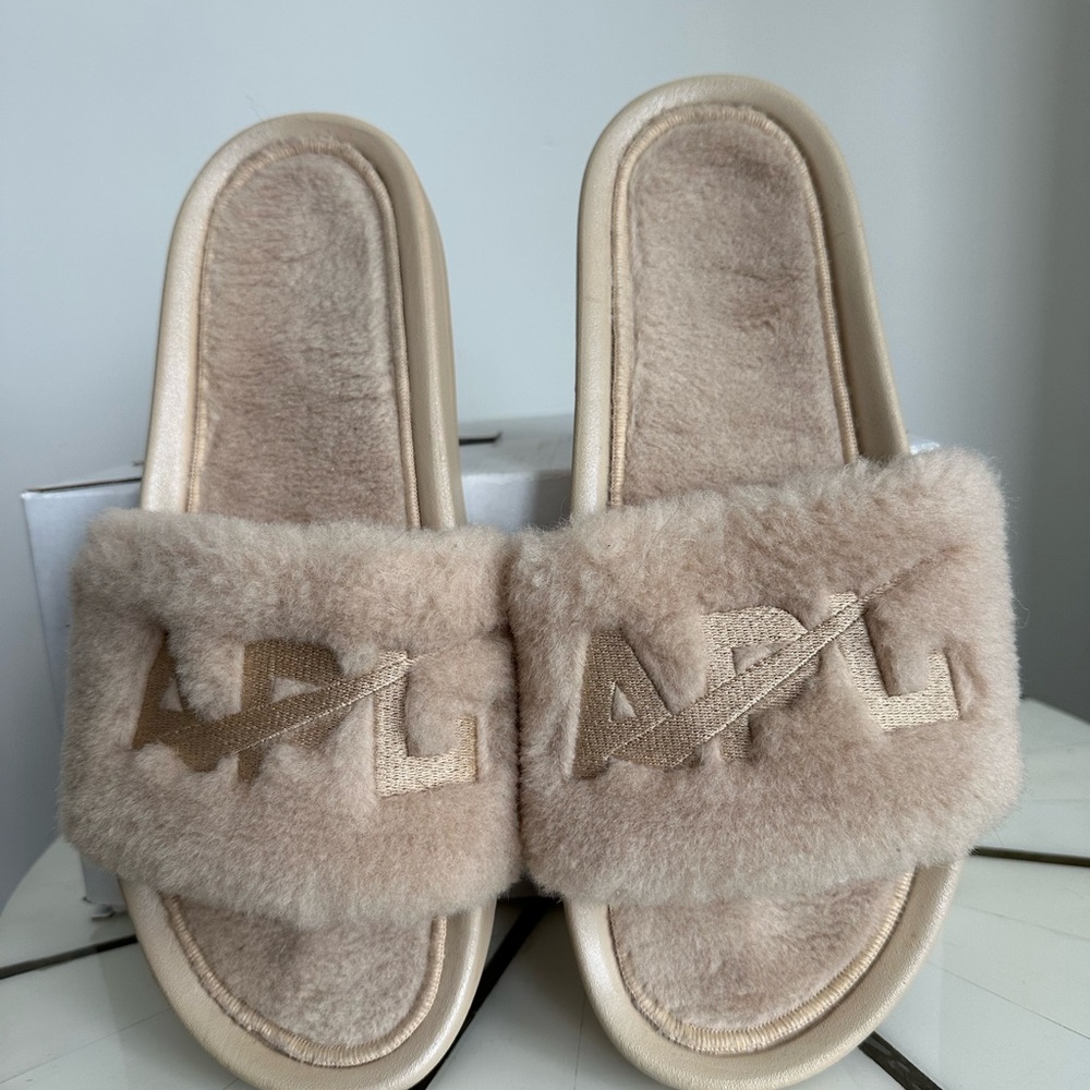 APL Athletic Propulsion Labs Men’s / Women’s Shearling Slide Champagne